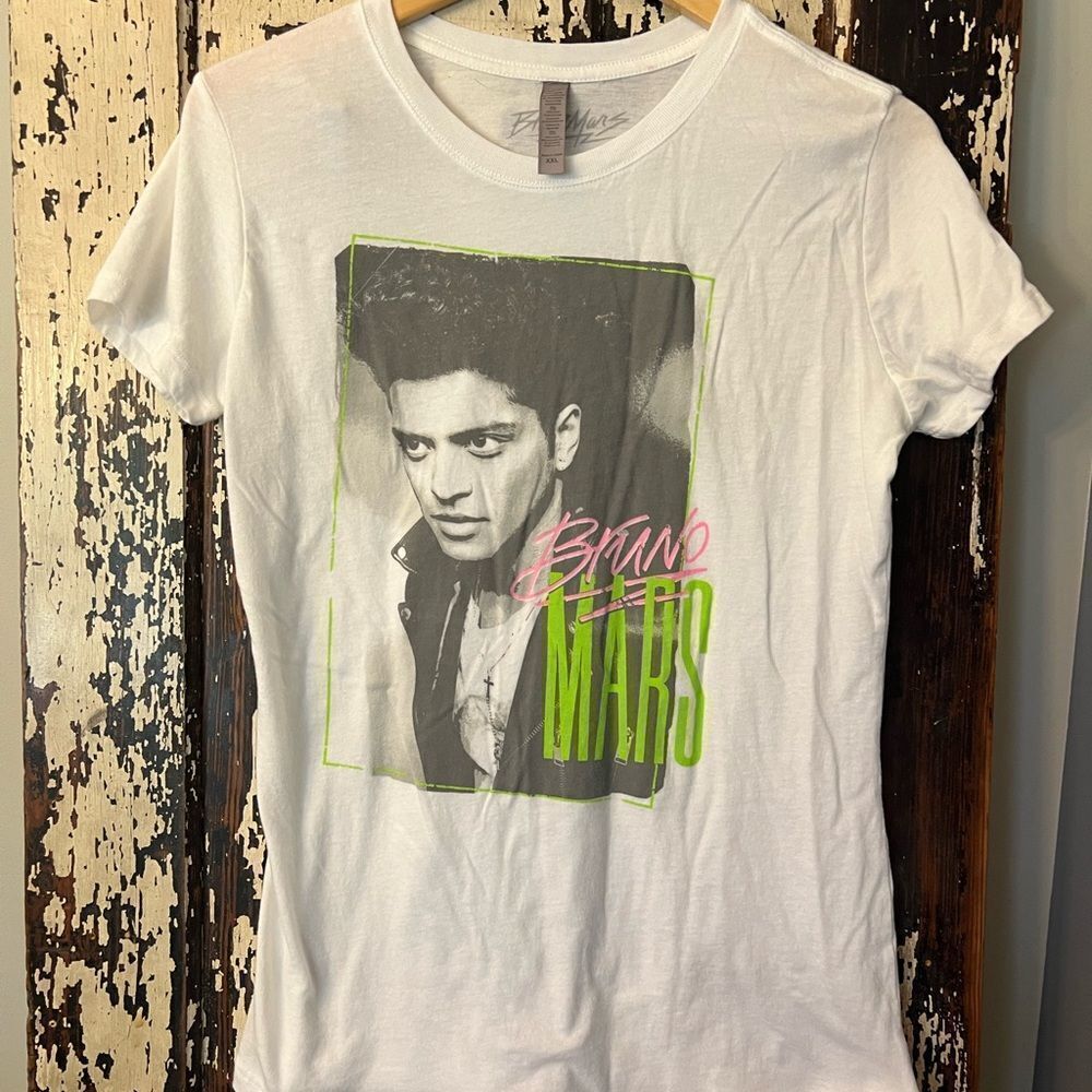 White Graphic Short Sleeve Tee